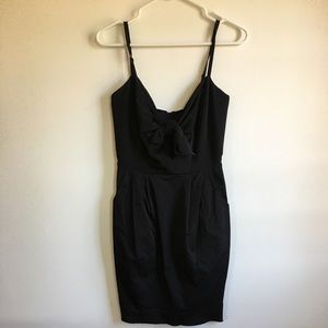 H&M Svelte LBD minidress with Pockets! 🙌,